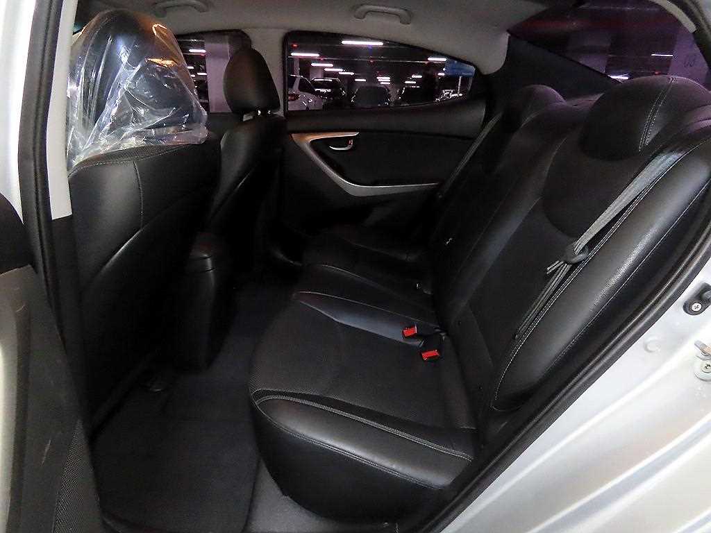 HYUNDAI Avante - Vista 7