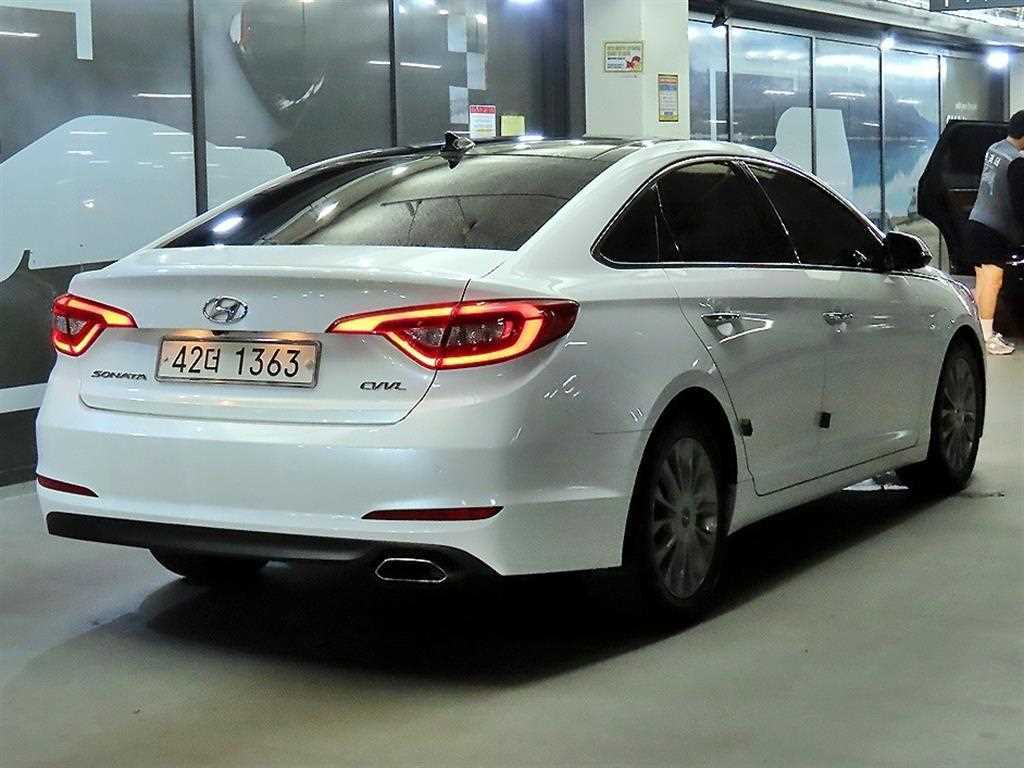 HYUNDAI Sonata - Vista 4