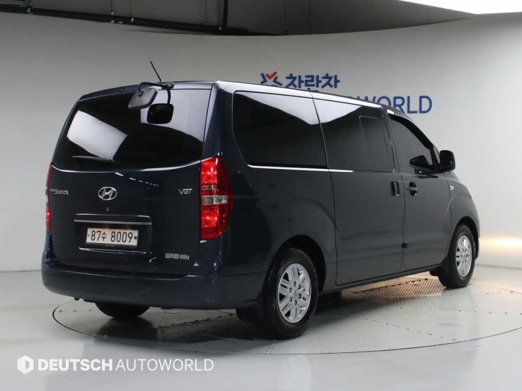 HYUNDAI Starex - Vista 2