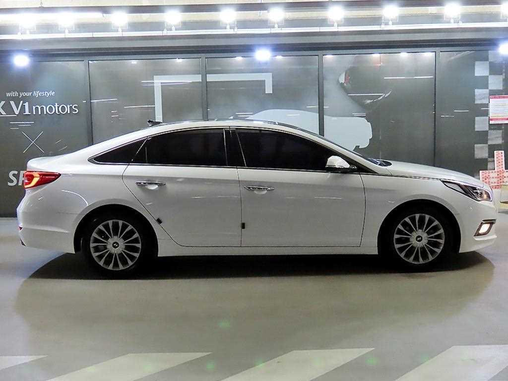 HYUNDAI Sonata - Vista 3