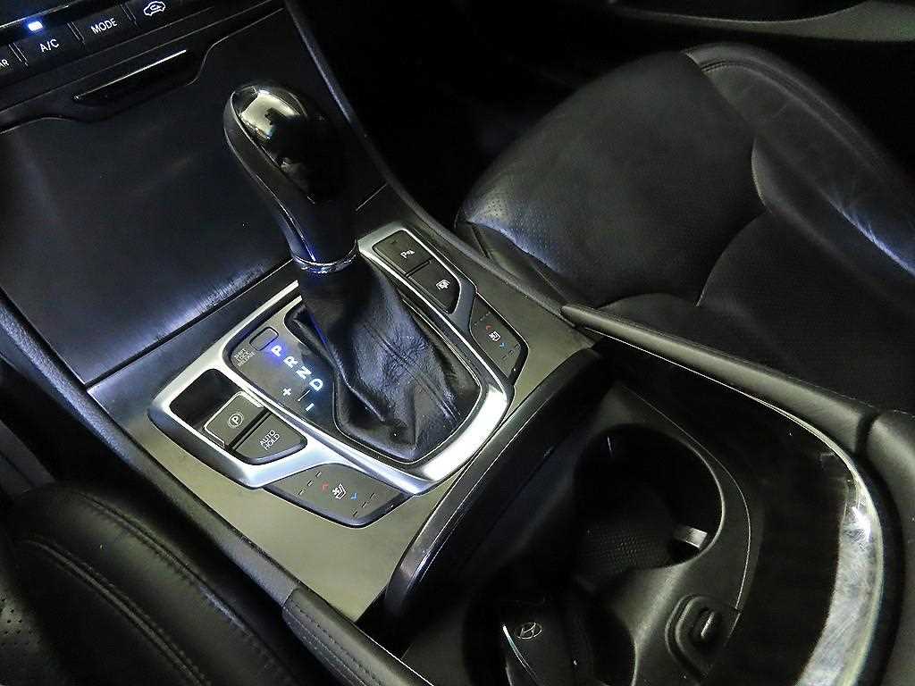 HYUNDAI Grandeur - Vista 12