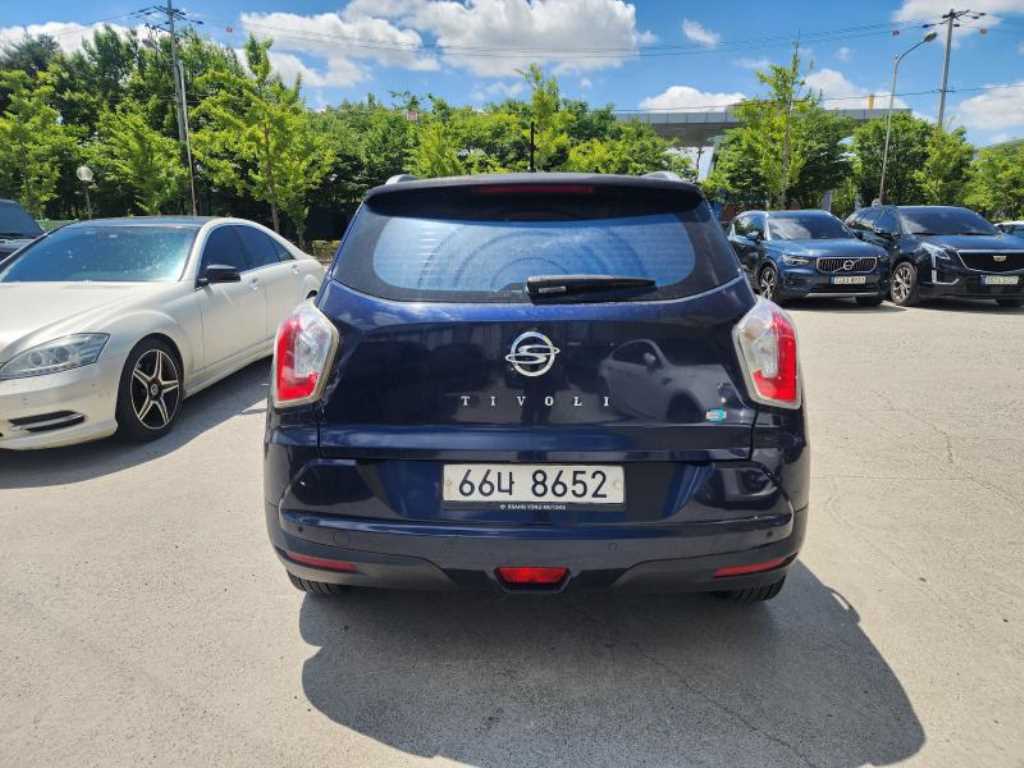 Ssangyong Tivoli - Vista 5