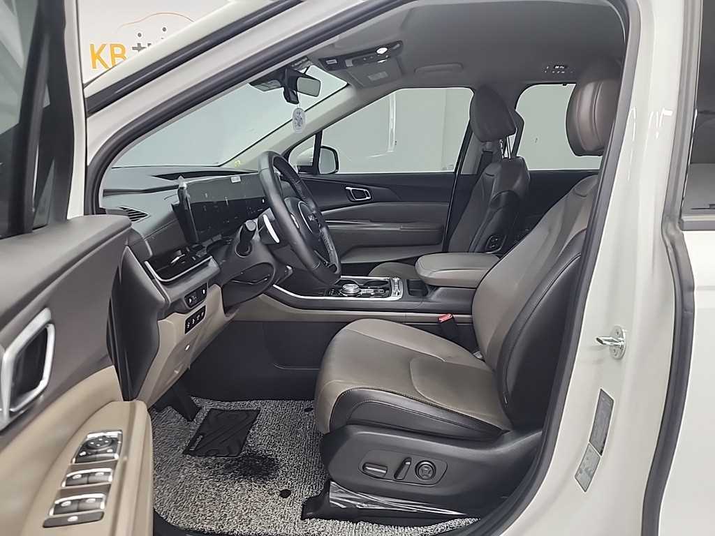 KIA Carnival - Vista 11