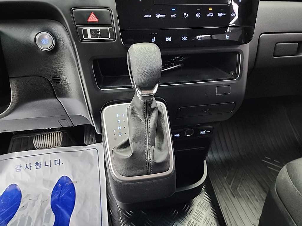 HYUNDAI Staria - Vista 8