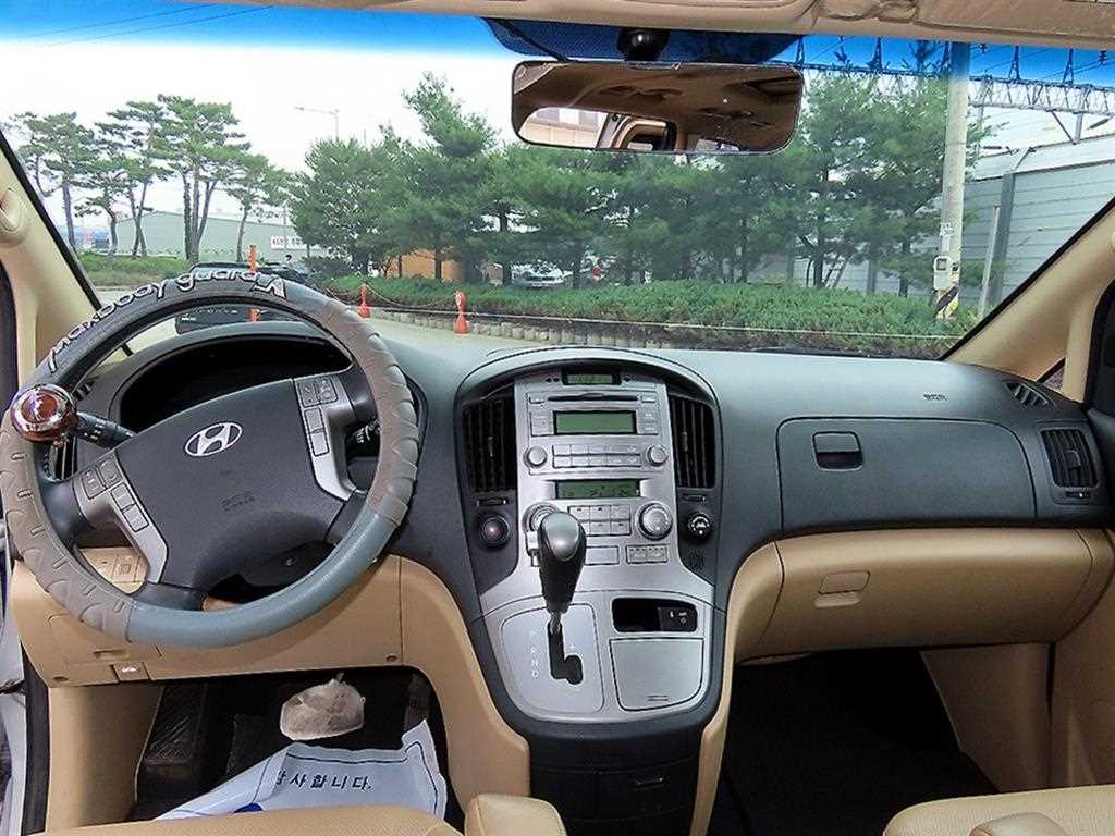 HYUNDAI Starex - Vista 8