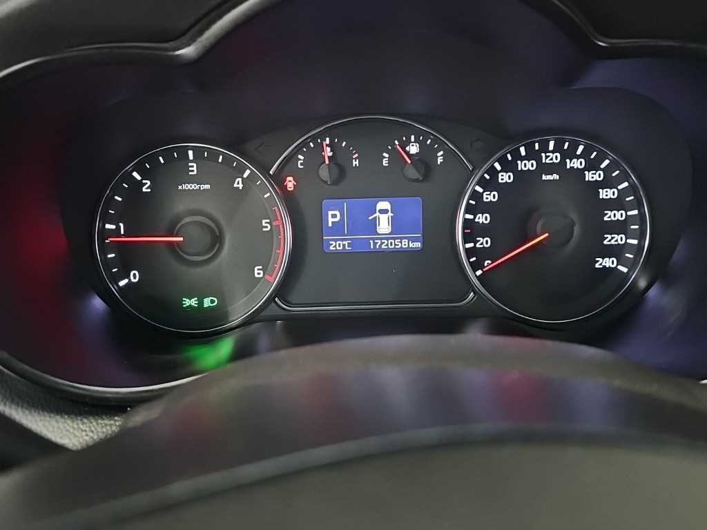 KIA Carens - Vista 6