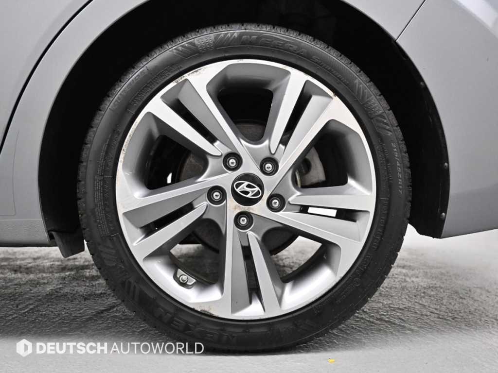 HYUNDAI Avante - Vista 5