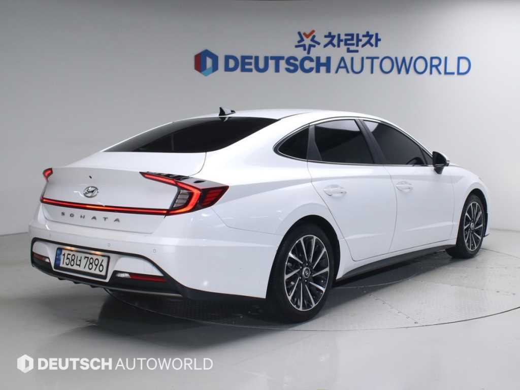 HYUNDAI Sonata - Vista 3
