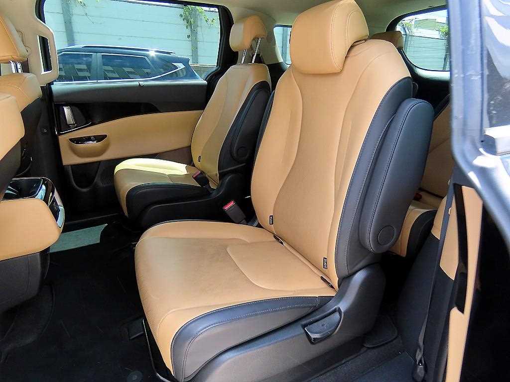 KIA Carnival - Vista 7
