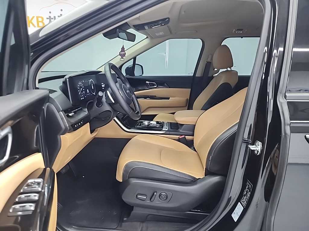 KIA Carnival - Vista 11