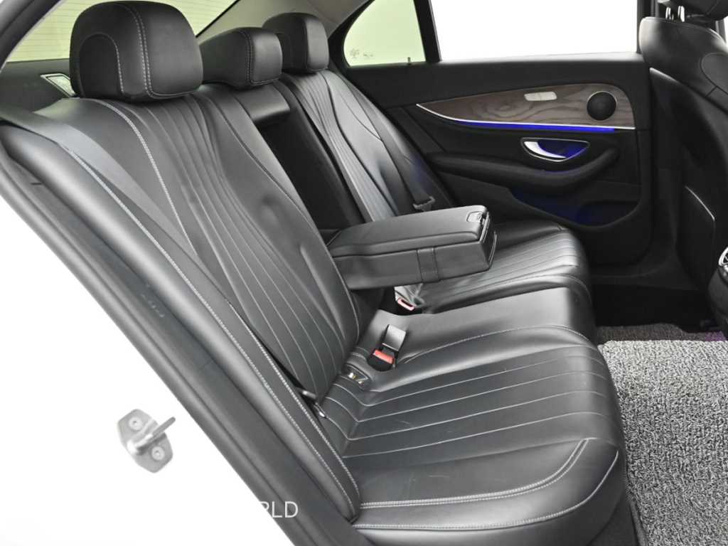 Mercedes Benz E class - Vista 12
