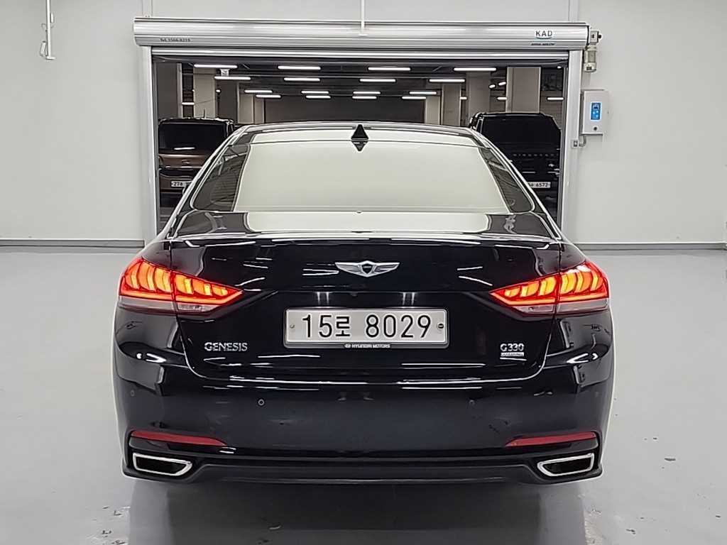 HYUNDAI Genesis - Vista 3