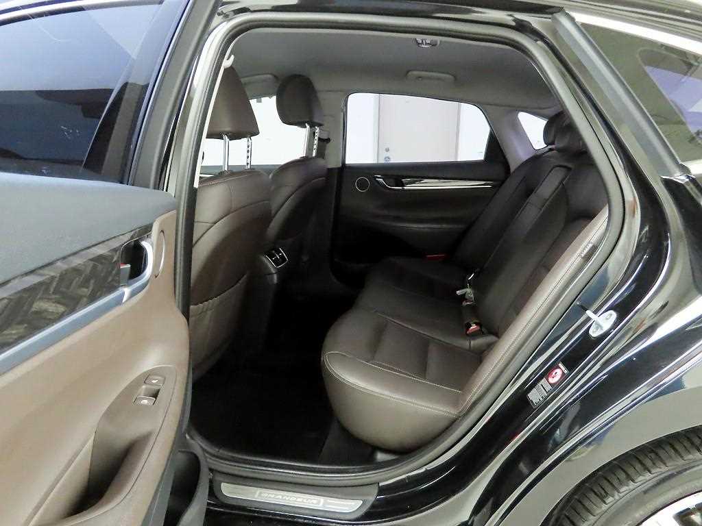 HYUNDAI Grandeur - Vista 12