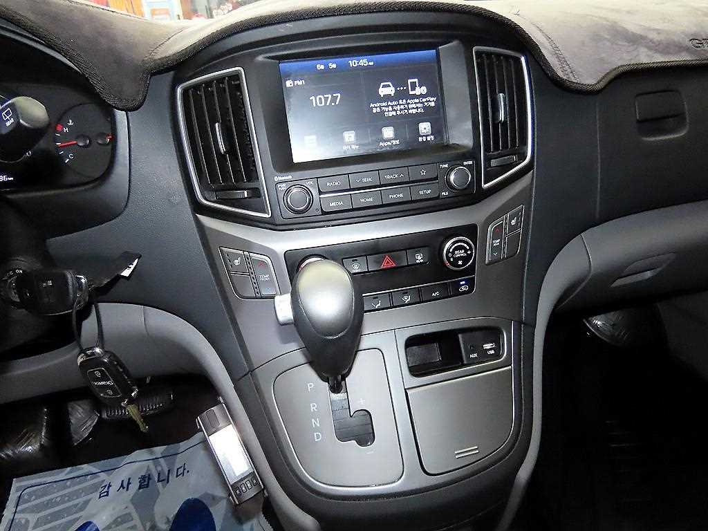 HYUNDAI Starex - Vista 10