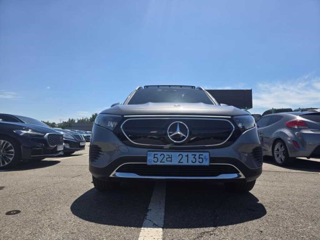 Mercedes Benz EQB - Vista 2