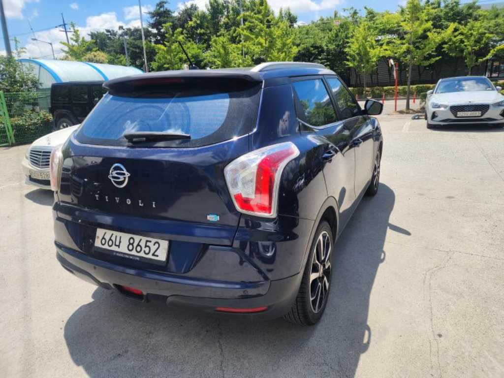 Ssangyong Tivoli - Vista 6