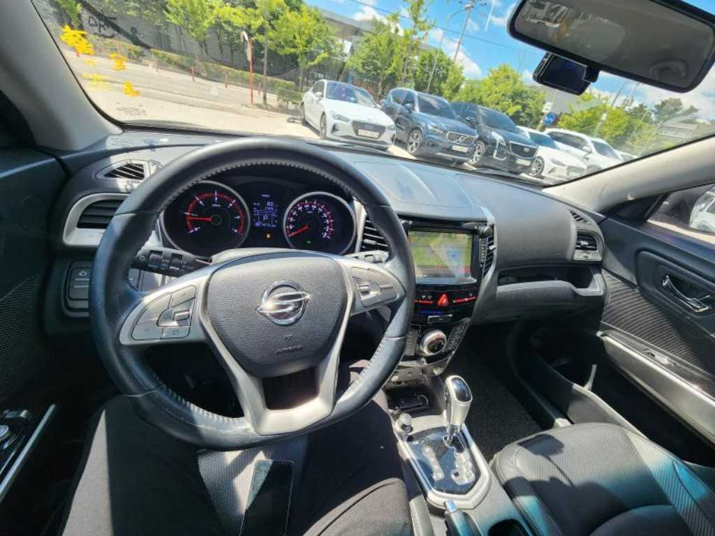 Ssangyong Tivoli - Vista 9