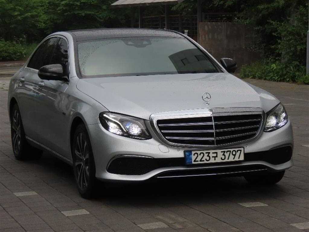 Mercedes Benz E class - Vista 2
