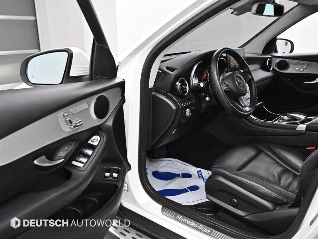 Mercedes Benz GLC Class - Vista 11
