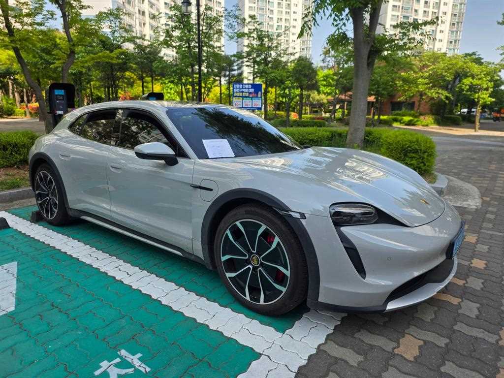 Porsche Taycan - Vista 3