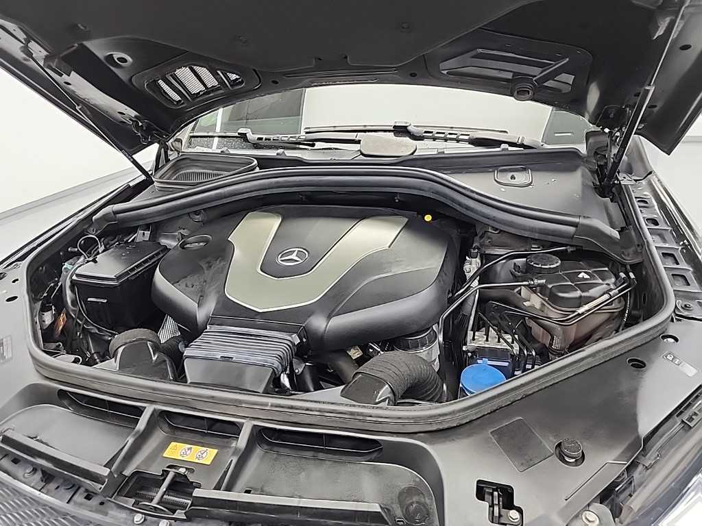 Mercedes Benz GLE Class - Vista 5
