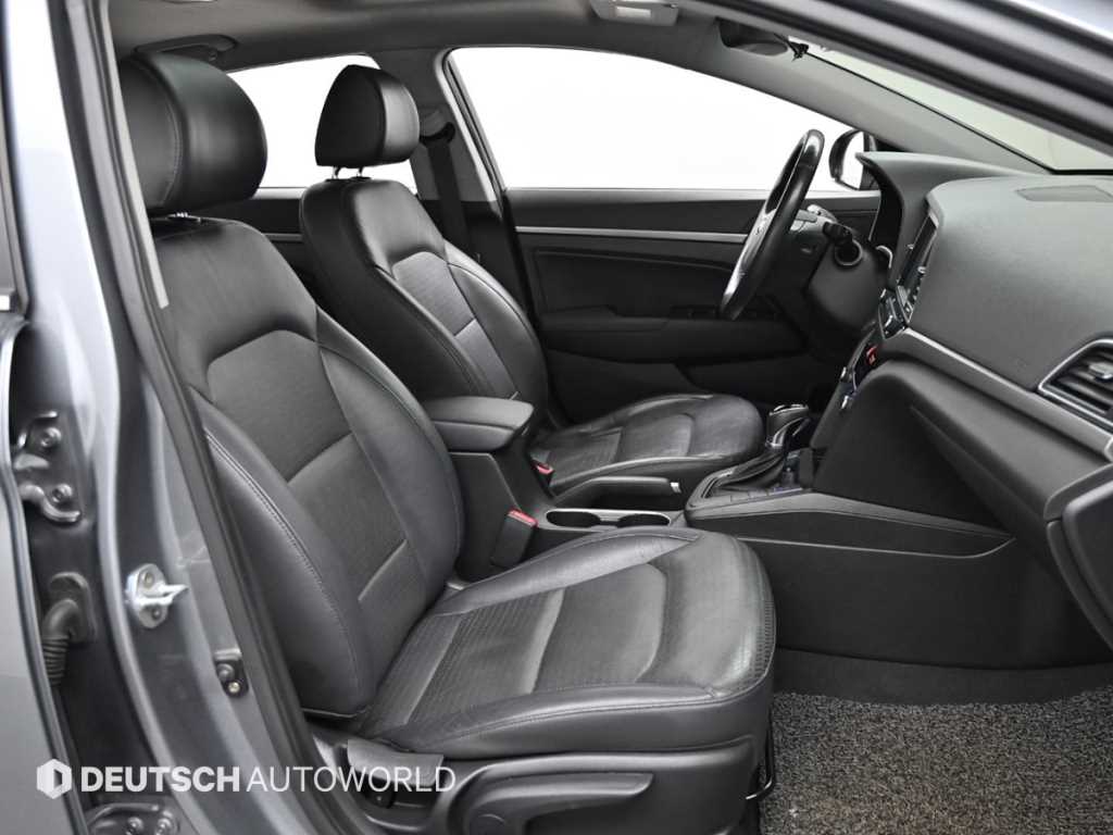 HYUNDAI Avante - Vista 10