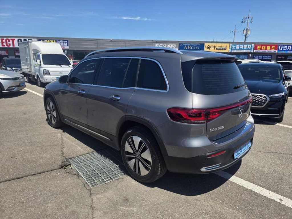 Mercedes Benz EQB - Vista 6