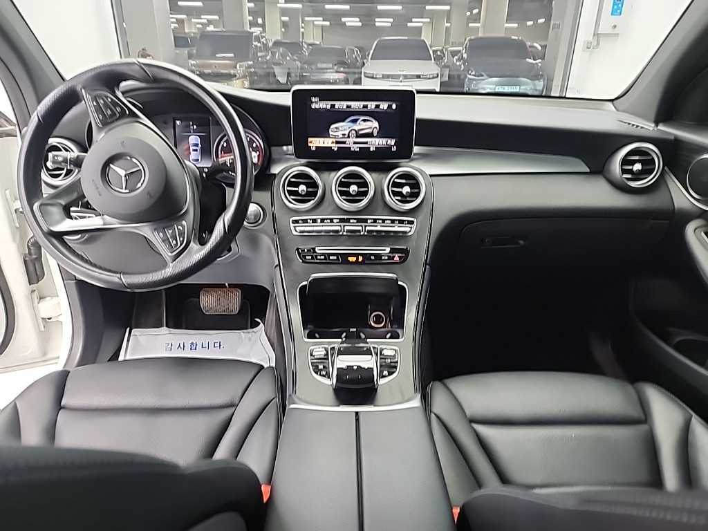 Mercedes Benz GLC Class - Vista 7