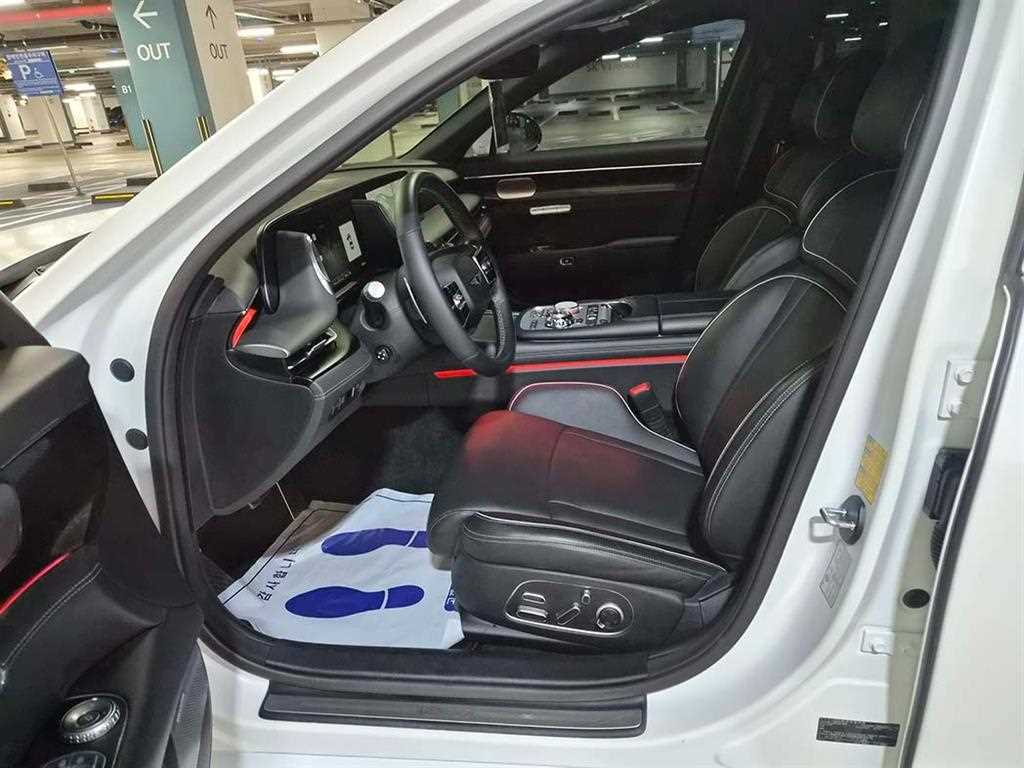 Genesis G90 - Vista 6