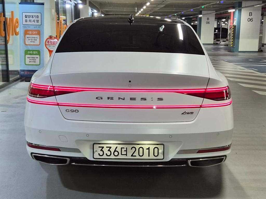 Genesis G90 - Vista 5