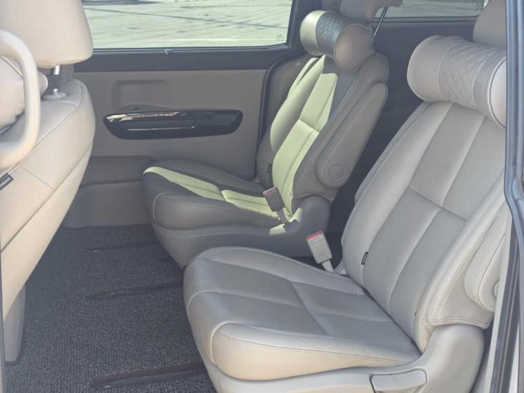 KIA Carnival - Vista 9
