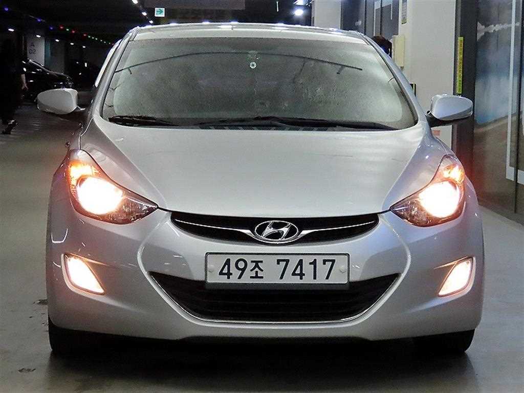 HYUNDAI Avante - Vista 2
