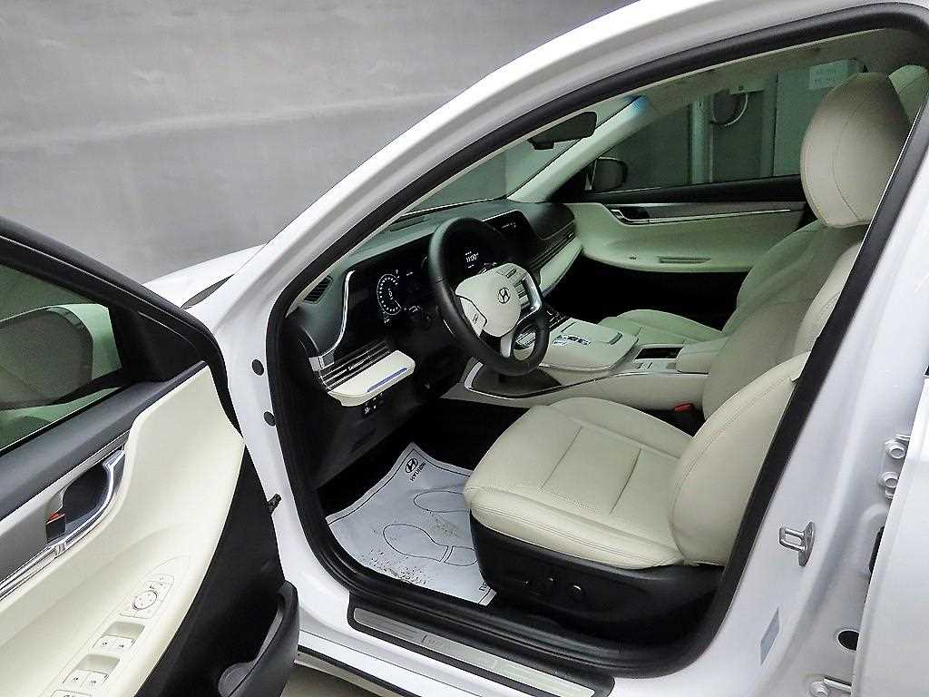 HYUNDAI Grandeur - Vista 5
