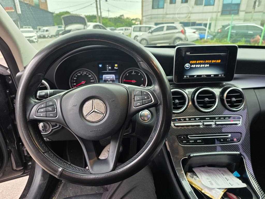 Mercedes Benz C Class - Vista 8