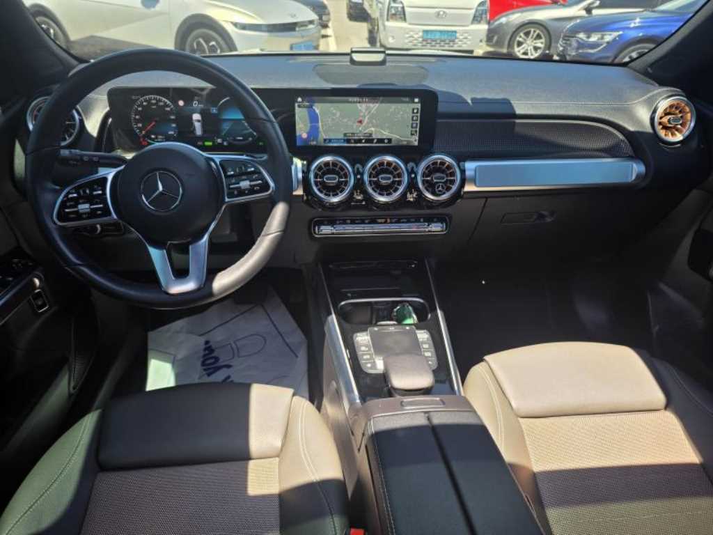 Mercedes Benz EQB - Vista 7