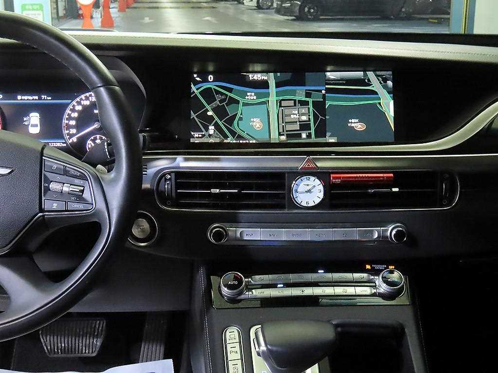 Genesis G90 - Vista 11