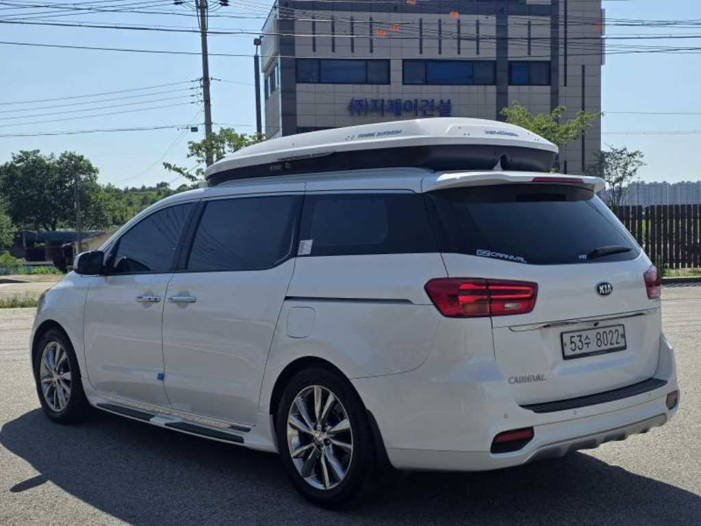 KIA Carnival - Vista 5