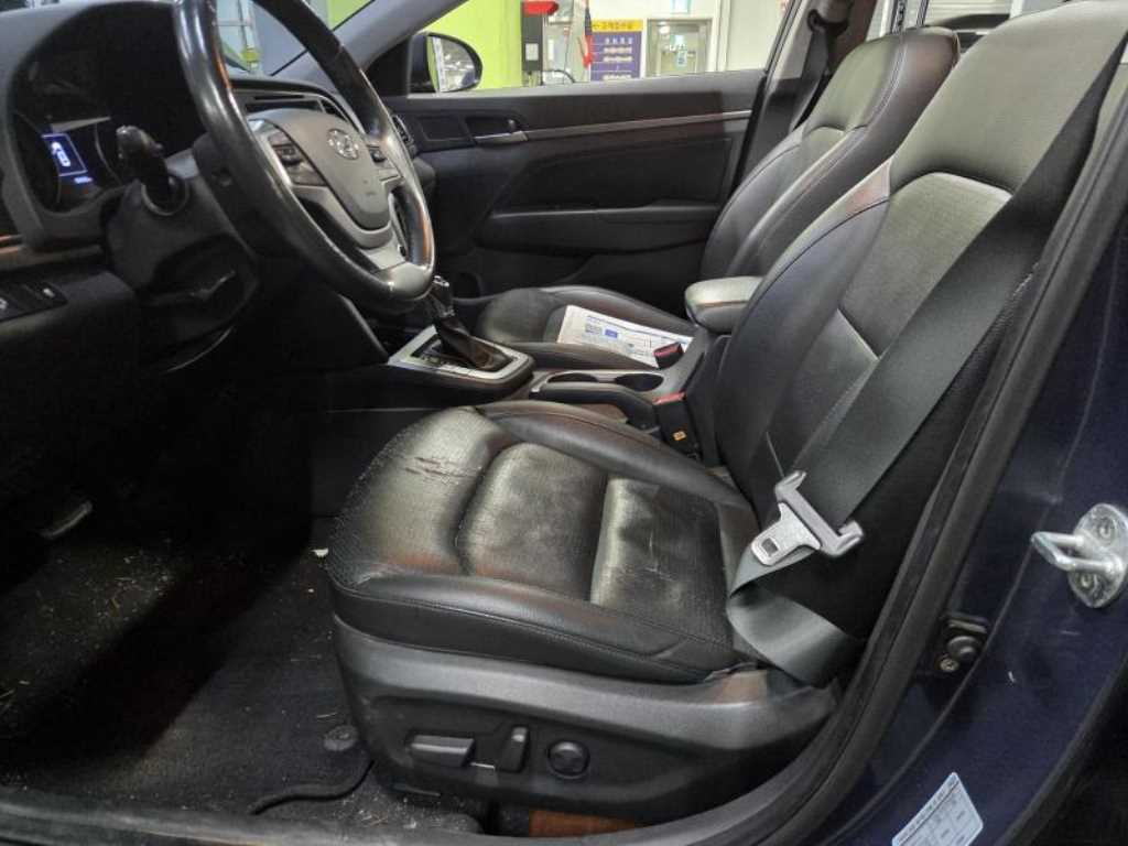 HYUNDAI Avante - Vista 8