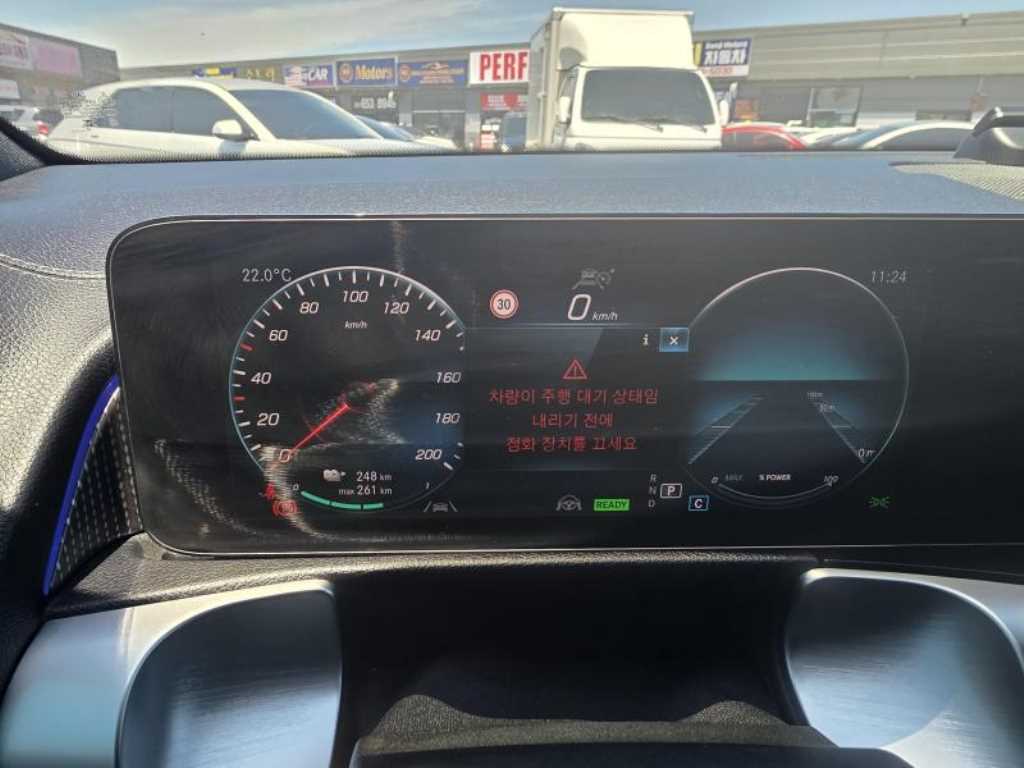 Mercedes Benz EQB - Vista 10