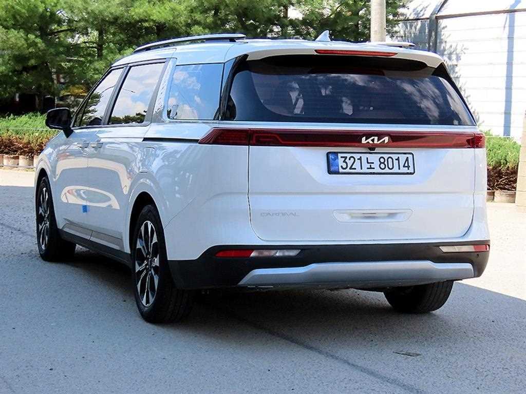KIA Carnival - Vista 4