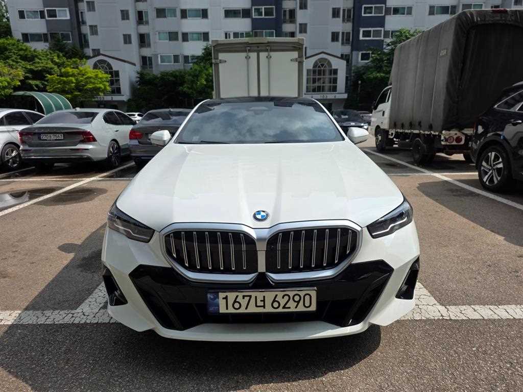 BMW 5 Series 2024 Blanco - Importación desde Corea - HF Imports Iquique - Foto 1