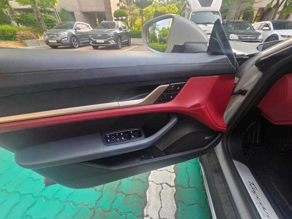 Porsche Taycan - Vista 9