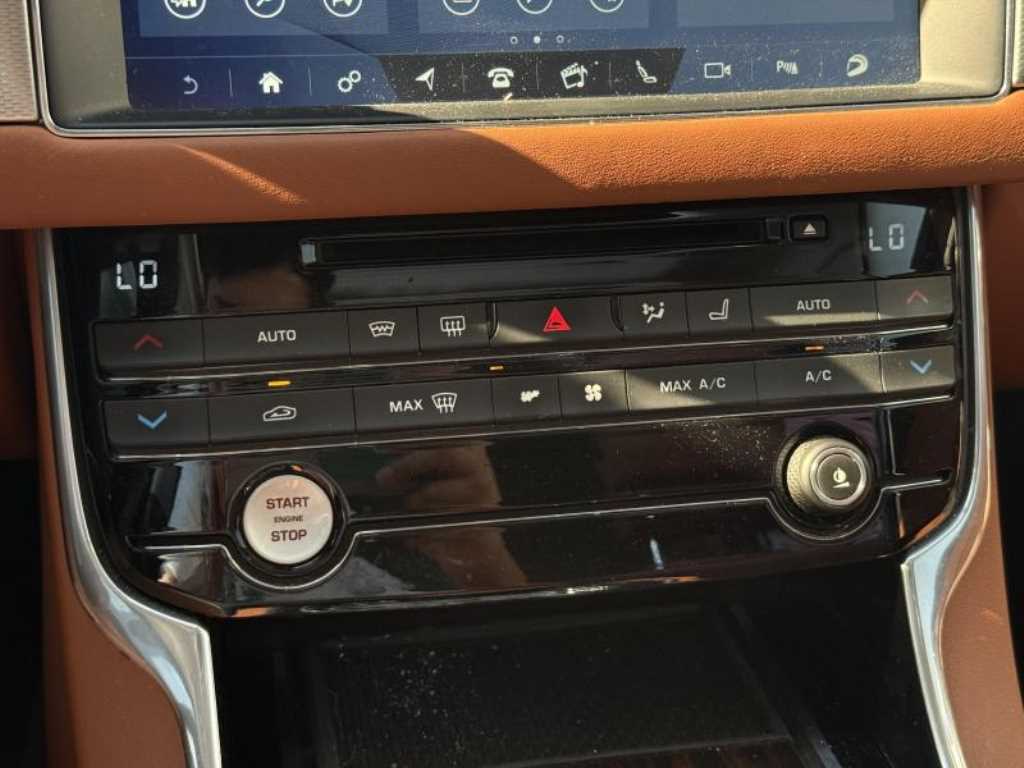 Jaguar XF - Vista 8