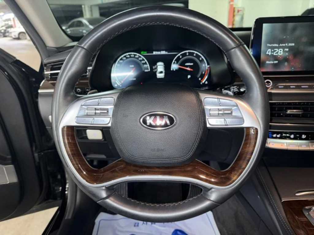KIA K9 - Vista 8