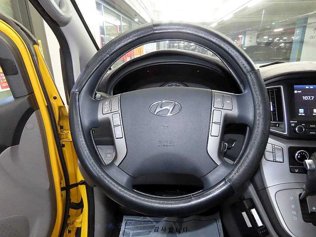 HYUNDAI Starex - Vista 8