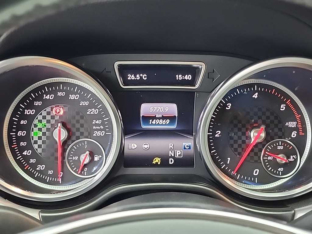 Mercedes Benz GLE Class - Vista 6