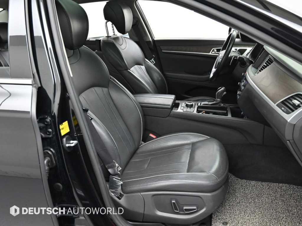 HYUNDAI Genesis - Vista 10