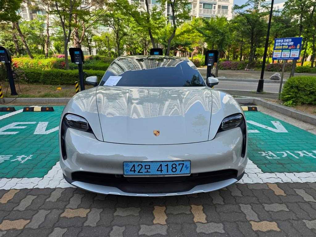 Porsche Taycan 2022 Gris - Importación desde Corea - HF Imports Iquique - Foto 1