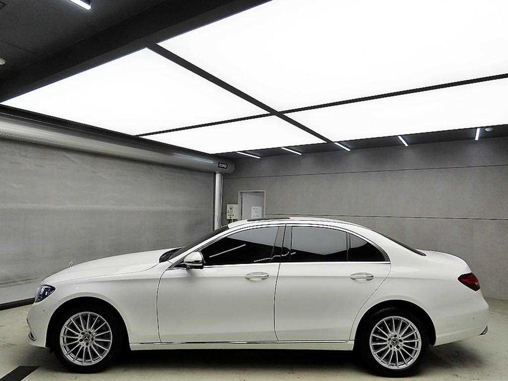 Mercedes Benz E class - Vista 4