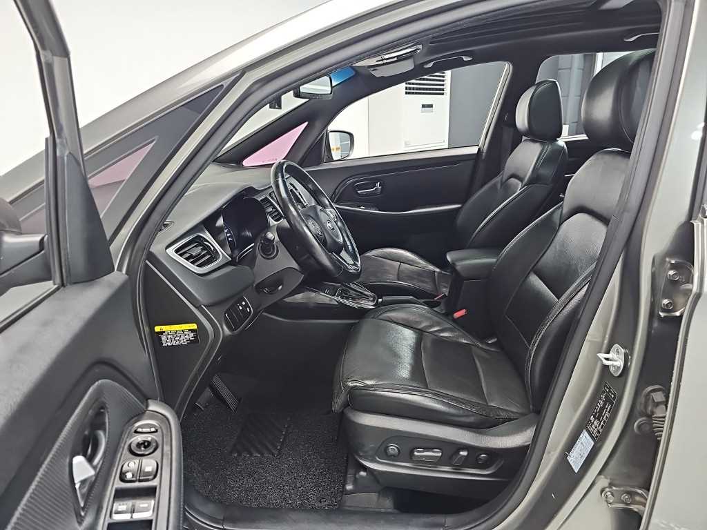 KIA Carens - Vista 11